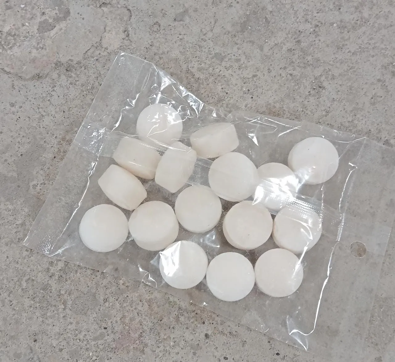 1323 Naphthalene Balls White Colour (100 GMS)